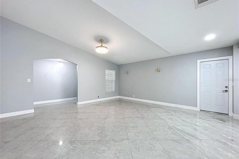 Casa en venta en Tampa, Florida, 5 dormitorios, 263.94 m2 № 1751176 - foto 18