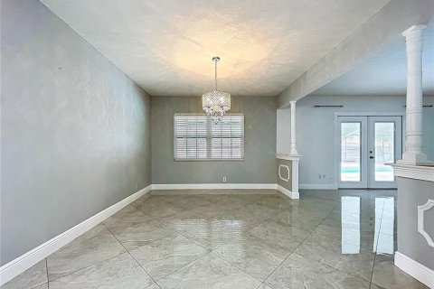 Casa en venta en Tampa, Florida, 5 dormitorios, 263.94 m2 № 1751176 - foto 12