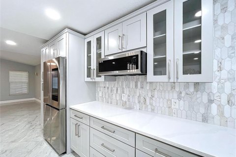 Casa en venta en Tampa, Florida, 5 dormitorios, 263.94 m2 № 1751176 - foto 30