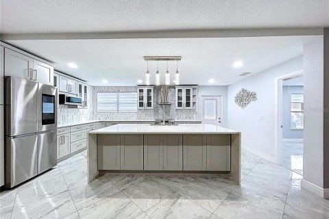 Casa en venta en Tampa, Florida, 5 dormitorios, 263.94 m2 № 1751176 - foto 21