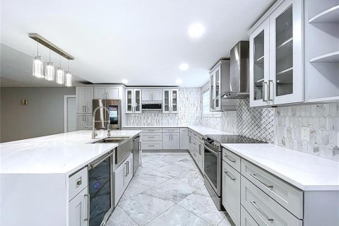 Casa en venta en Tampa, Florida, 5 dormitorios, 263.94 m2 № 1751176 - foto 24