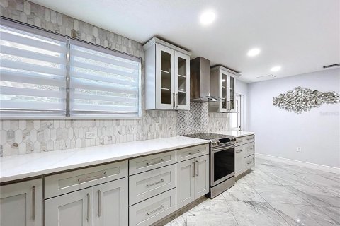 Casa en venta en Tampa, Florida, 5 dormitorios, 263.94 m2 № 1751176 - foto 26