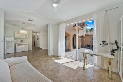 Villa ou maison à vendre à Palmetto Bay, Floride: 4 chambres, 224.17 m2 № 2049933 - photo 10