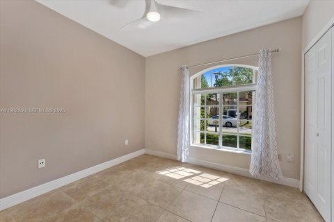 Villa ou maison à vendre à Palmetto Bay, Floride: 4 chambres, 224.17 m2 № 2049933 - photo 12