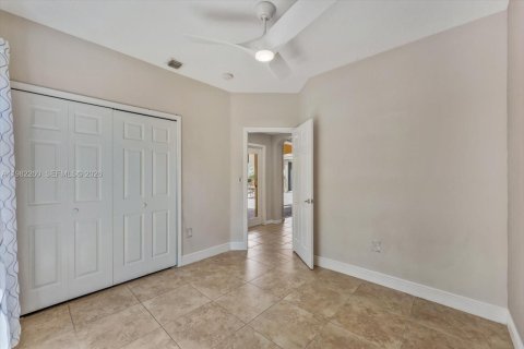 Villa ou maison à vendre à Palmetto Bay, Floride: 4 chambres, 224.17 m2 № 2049933 - photo 13