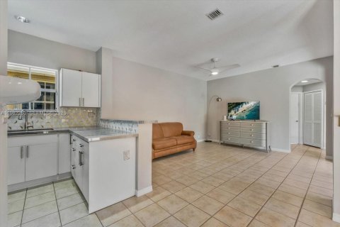 Villa ou maison à vendre à Palmetto Bay, Floride: 4 chambres, 224.17 m2 № 2049933 - photo 4