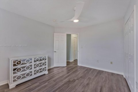 Villa ou maison à vendre à Palmetto Bay, Floride: 4 chambres, 224.17 m2 № 2049933 - photo 21