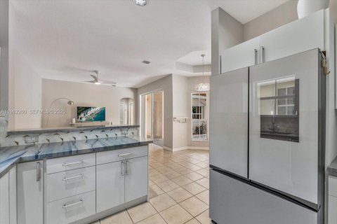 Villa ou maison à vendre à Palmetto Bay, Floride: 4 chambres, 224.17 m2 № 2049933 - photo 6