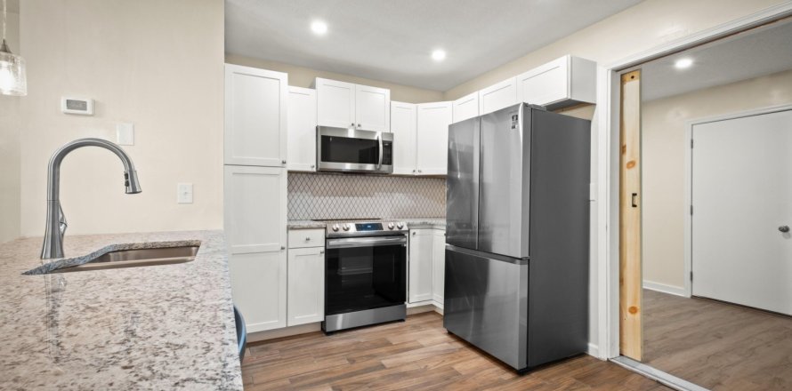 Condo in Middleburg, Florida, 2 bedrooms  № 770521