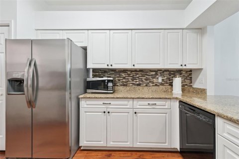 Townhouse in Winter Haven, Florida 2 bedrooms, 127.09 sq.m. № 2231713 - photo 14