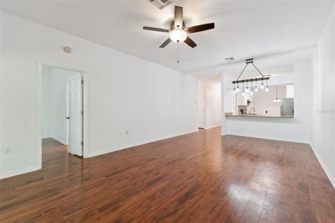 Townhouse in Winter Haven, Florida 2 bedrooms, 127.09 sq.m. № 2231713 - photo 11
