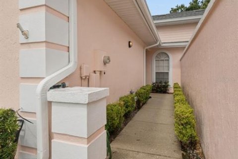 Townhouse in Winter Haven, Florida 2 bedrooms, 127.09 sq.m. № 2231713 - photo 5