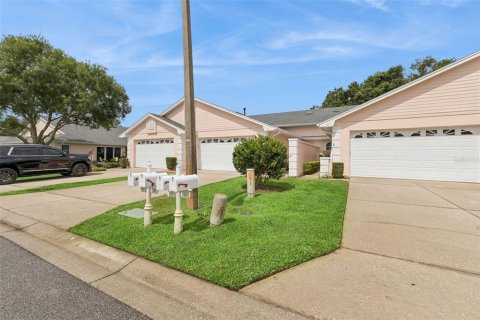 Townhouse in Winter Haven, Florida 2 bedrooms, 127.09 sq.m. № 2231713 - photo 3