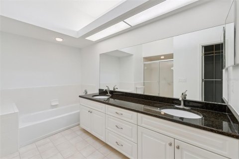 Townhouse in Winter Haven, Florida 2 bedrooms, 127.09 sq.m. № 2231713 - photo 25