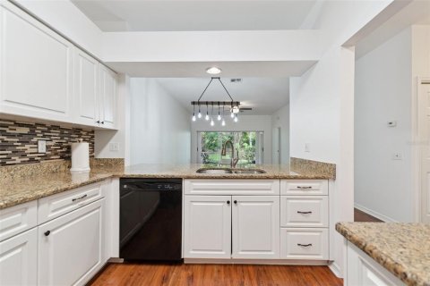 Townhouse in Winter Haven, Florida 2 bedrooms, 127.09 sq.m. № 2231713 - photo 13