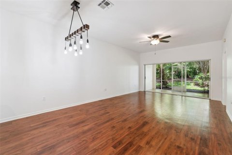 Townhouse in Winter Haven, Florida 2 bedrooms, 127.09 sq.m. № 2231713 - photo 9