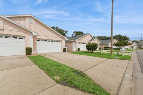 Townhouse in Winter Haven, Florida 2 bedrooms, 127.09 sq.m. № 2231713 - photo 2