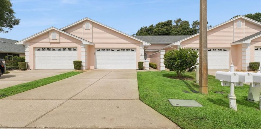 Townhouse in Winter Haven, Florida 2 bedrooms, 127.09 sq.m. № 2231713
