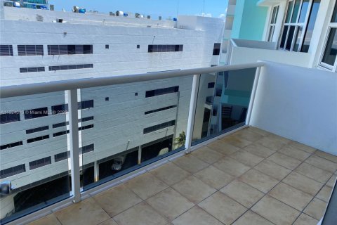 Copropriété à louer à Hollywood, Floride: 2 chambres, 78.69 m2 № 1985470 - photo 7