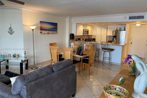 Copropriété à louer à Hollywood, Floride: 2 chambres, 78.69 m2 № 1985470 - photo 3