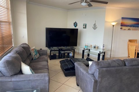 Copropriété à louer à Hollywood, Floride: 2 chambres, 78.69 m2 № 1985470 - photo 2