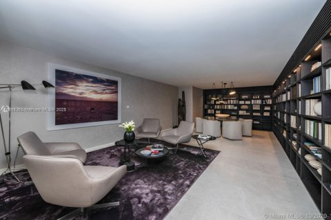 Condo in Miami, Florida, 1 bedroom  № 1937872 - photo 30