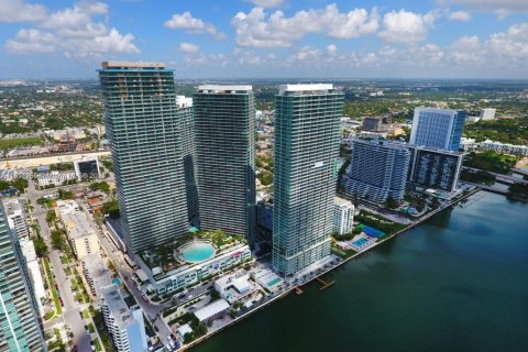 Condo in Miami, Florida, 1 bedroom  № 1937872 - photo 1