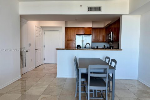 Condo in Hallandale Beach, Florida, 1 bedroom  № 2068239 - photo 5