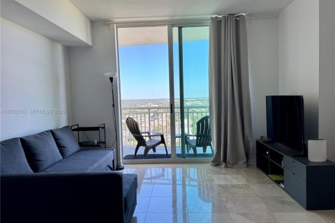 Condo in Hallandale Beach, Florida, 1 bedroom  № 2068239 - photo 4