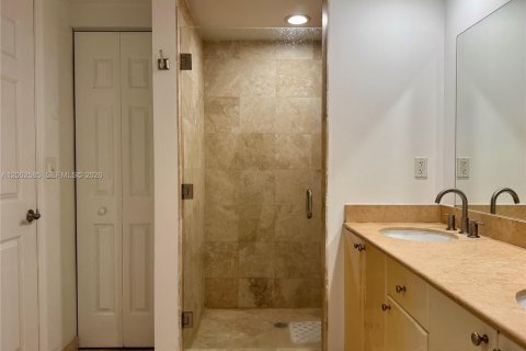 Condo in Hallandale Beach, Florida, 1 bedroom  № 2068239 - photo 11