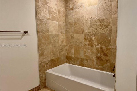 Condo in Hallandale Beach, Florida, 1 bedroom  № 2068239 - photo 10