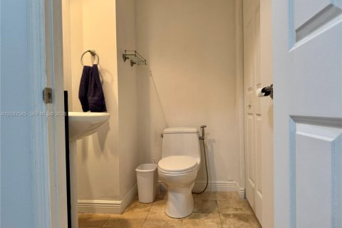 Condo in Hallandale Beach, Florida, 1 bedroom  № 2068239 - photo 7