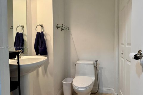 Condo in Hallandale Beach, Florida, 1 bedroom  № 2068239 - photo 8