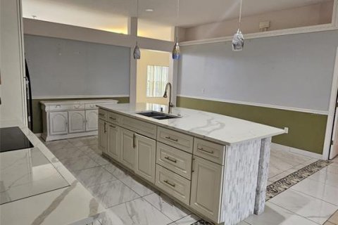 Villa ou maison à louer à Kissimmee, Floride: 4 chambres, 204.01 m2 № 2144201 - photo 4