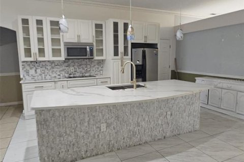 Villa ou maison à louer à Kissimmee, Floride: 4 chambres, 204.01 m2 № 2144201 - photo 5