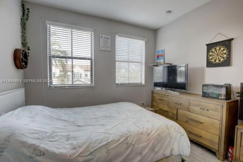 Condo in Homestead, Florida, 4 bedrooms  № 2031748 - photo 16