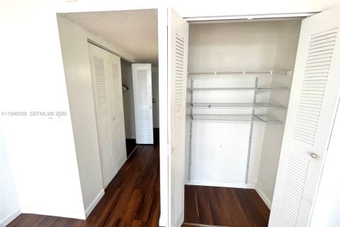 Copropriété à louer à North Bay Village, Floride: 2 chambres, 95.69 m2 № 2152916 - photo 11