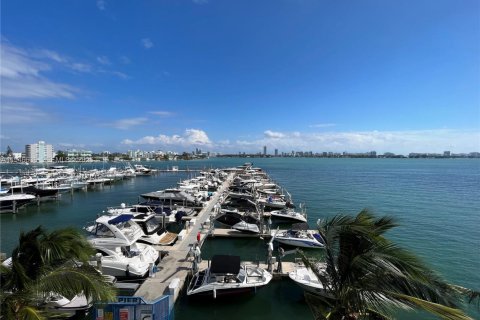 Copropriété à louer à North Bay Village, Floride: 2 chambres, 95.69 m2 № 2152916 - photo 22