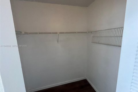 Copropriété à louer à North Bay Village, Floride: 2 chambres, 95.69 m2 № 2152916 - photo 13