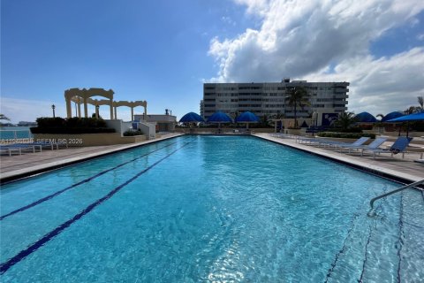 Copropriété à louer à North Bay Village, Floride: 2 chambres, 95.69 m2 № 2152916 - photo 15