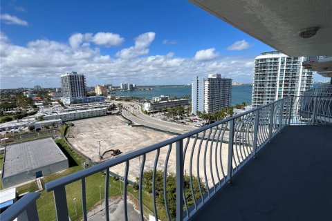 Copropriété à louer à North Bay Village, Floride: 2 chambres, 95.69 m2 № 2152916 - photo 2