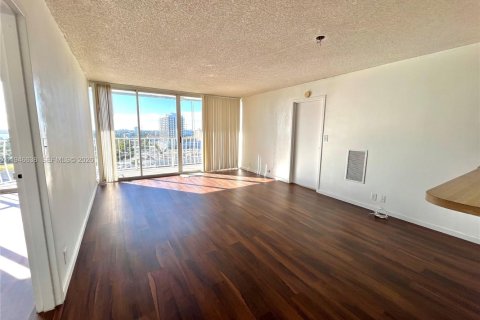 Copropriété à louer à North Bay Village, Floride: 2 chambres, 95.69 m2 № 2152916 - photo 3
