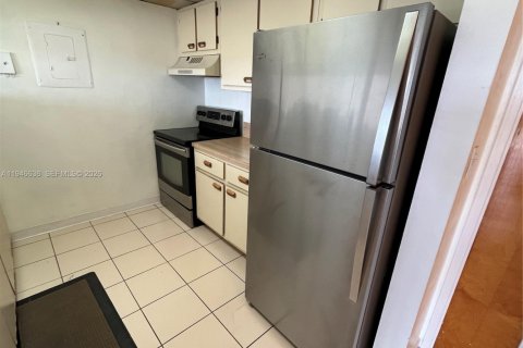Copropriété à louer à North Bay Village, Floride: 2 chambres, 95.69 m2 № 2152916 - photo 7