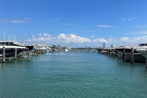 Copropriété à louer à North Bay Village, Floride: 2 chambres, 95.69 m2 № 2152916 - photo 21