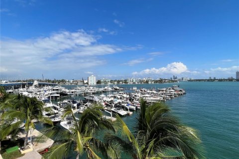 Copropriété à louer à North Bay Village, Floride: 2 chambres, 95.69 m2 № 2152916 - photo 20