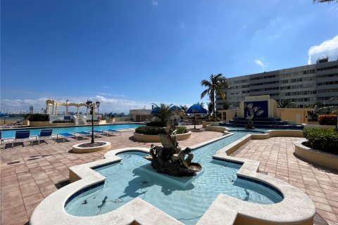 Copropriété à louer à North Bay Village, Floride: 2 chambres, 95.69 m2 № 2152916 - photo 18