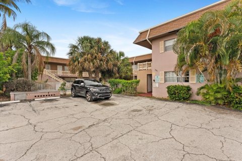 Condo in Pompano Beach, Florida, 2 bedrooms № 2083934 - photo 9