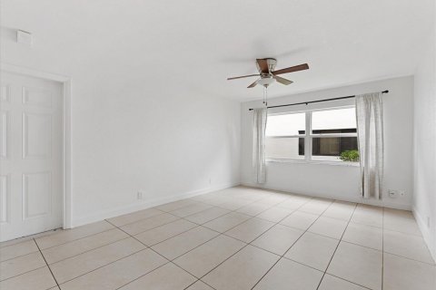 Condo in Pompano Beach, Florida, 2 bedrooms № 2083934 - photo 3