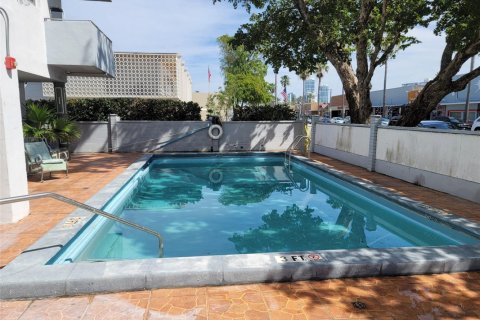 Condo in Miami Beach, Florida, 2 bedrooms  № 1074597 - photo 1