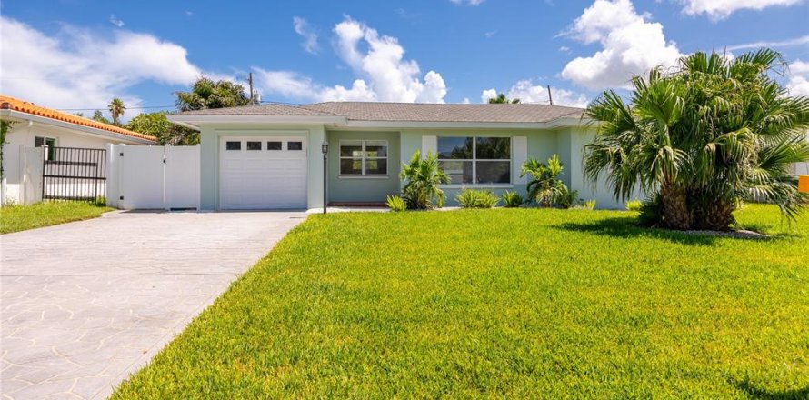 Casa en Belleair Beach, Florida 2 dormitorios, 130.9 m2 № 1870252